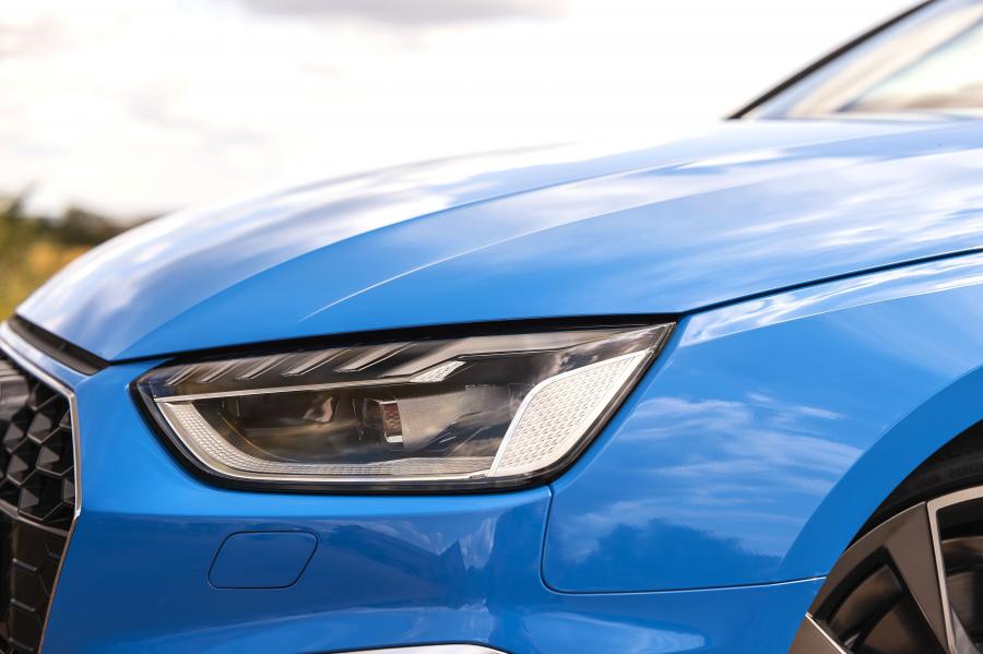 Детали экстерьера Audi A4 40 TFSI S-Line (B9) 2019 года  (UK) (фото 22 из 31)